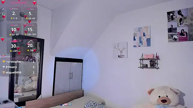 Snapshot of VeronikaOlsen chatting on September 11, 2025, 1:22 pm VeronikaOlsen online show from September 11, 2025, 1:22 pm