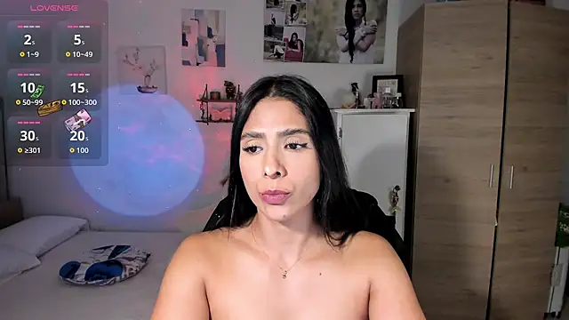 Snapshot of VeronikaOlsen chatting on October 19, 2025, 2:14 am VeronikaOlsen online show from October 19, 2025, 2:14 am