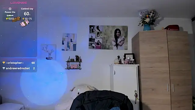 Snapshot of VeronikaOlsen chatting on October 18, 2025, 2:08 pm VeronikaOlsen online show from October 18, 2025, 2:08 pm