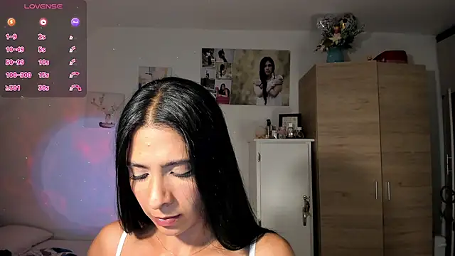 Snapshot of VeronikaOlsen chatting on November 27, 2025, 1:28 am VeronikaOlsen online show from November 27, 2025, 1:28 am