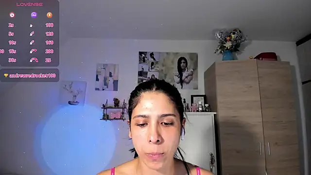Snapshot of VeronikaOlsen chatting on December 2, 2025, 2:52 pm VeronikaOlsen online show from December 2, 2025, 2:52 pm
