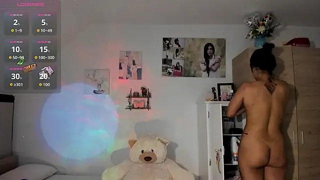 Snapshot of VeronikaOlsen chatting on October 30, 2025, 12:25 pm VeronikaOlsen online show from October 30, 2025, 12:25 pm