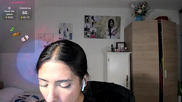 Snapshot of VeronikaOlsen chatting on October 16, 2025, 1:25 am VeronikaOlsen online show from October 16, 2025, 1:25 am