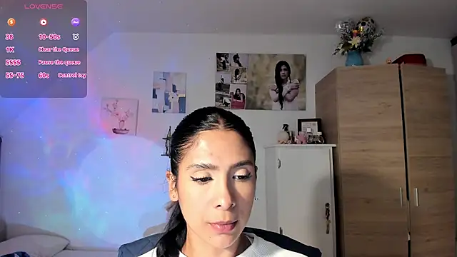 Snapshot of VeronikaOlsen chatting on November 18, 2025, 8:01 pm VeronikaOlsen online show from November 18, 2025, 8:01 pm