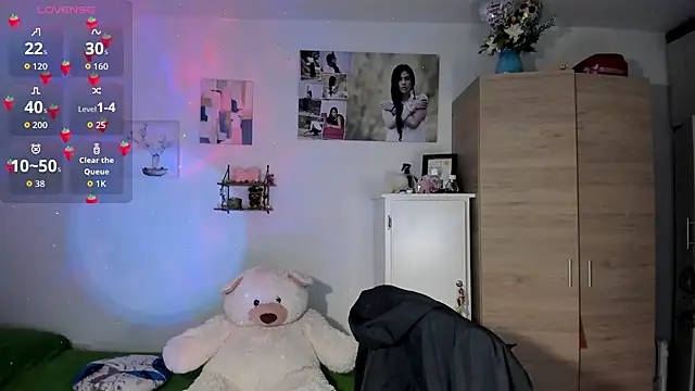 Snapshot of VeronikaOlsen chatting on September 26, 2025, 2:13 pm VeronikaOlsen online show from September 26, 2025, 2:13 pm