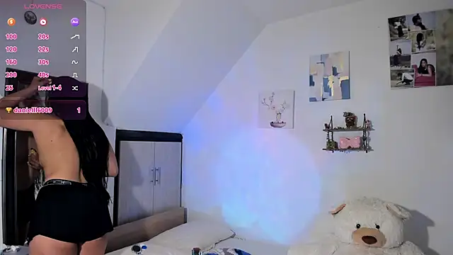 Snapshot of VeronikaOlsen chatting on November 26, 2025, 1:22 pm VeronikaOlsen online show from November 26, 2025, 1:22 pm