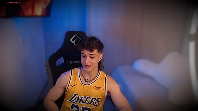 Snapshot of thomklein chatting on December 19, 2025, 7:49 pm thomklein online show from December 19, 2025, 7:49 pm