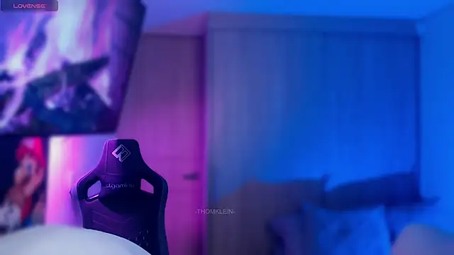 Snapshot of thomklein chatting on February 25, 2026, 7:14 pm thomklein online show from February 25, 2026, 7:14 pm