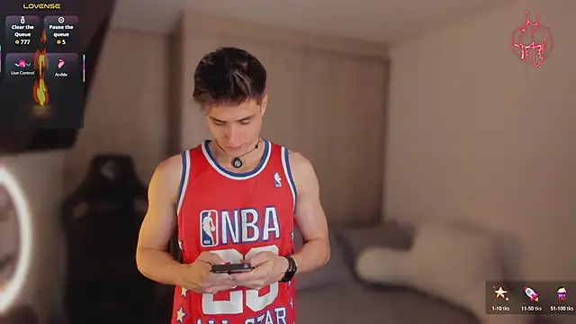 Snapshot of thomklein chatting on February 26, 2026, 8:09 pm thomklein online show from February 26, 2026, 8:09 pm