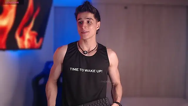 Snapshot of thomklein chatting on December 17, 2025, 7:41 pm thomklein online show from December 17, 2025, 7:41 pm