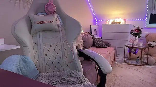 xxbabyxgiiirlxx online show from January 12, 2026, 12:12 pm