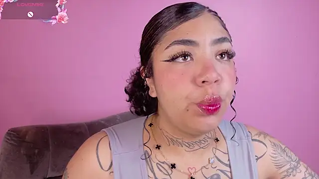 foxxy-lov3 online show from March 13, 2026, 12:10 pm