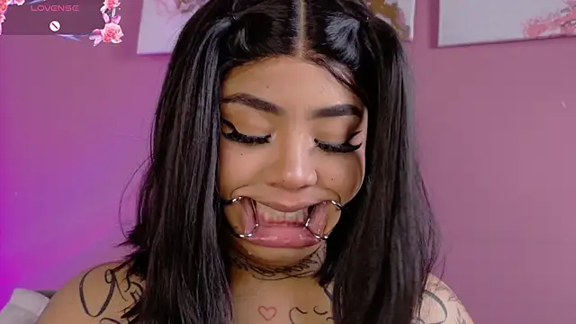 foxxy-lov3 online show from March 31, 2026, 1:46 pm