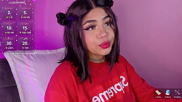 foxxy-lov3 online show from April 15, 2026, 2:21 pm