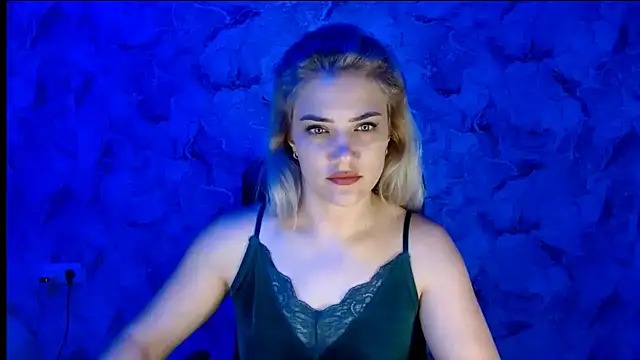 Snapshot of nika_gold1 chatting on September 25, 2025, 8:42 am nika gold1 online show from September 25, 2025, 8:42 am