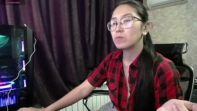 Snapshot of Brightssmiles chatting on February 14, 2025, 9:55 am Brightssmiles online show from February 14, 2025, 9:55 am