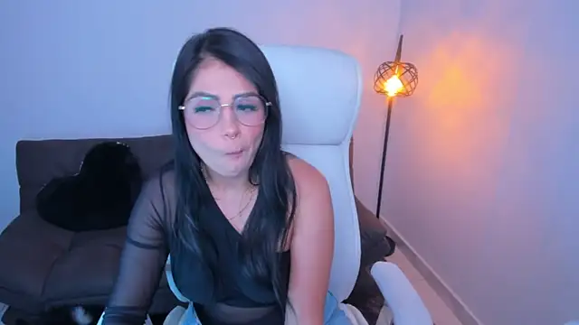 dominique21  online show from December 19, 2024, 8:13 am