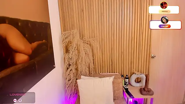 sofhiaa adaams online show from March 3, 2026, 10:39 pm