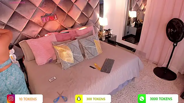 Snapshot of sofhiaa_adaams chatting on March 12, 2025, 11:22 pm sofhiaa adaams online show from March 12, 2025, 11:22 pm
