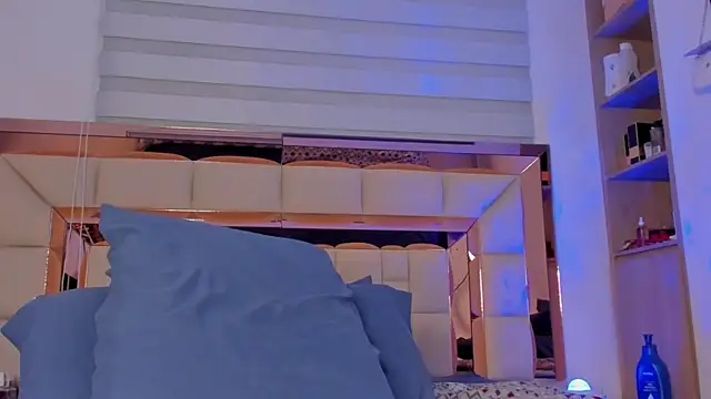 Snapshot of violetta-brown1 chatting on March 1, 2025, 5:20 am violetta-brown1 online show from March 1, 2025, 5:20 am