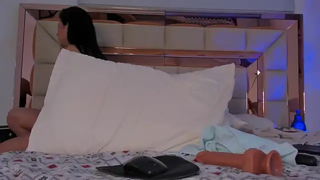 Snapshot of violetta-brown1 chatting on January 30, 2025, 4:16 am violetta-brown1 online show from January 30, 2025, 4:16 am