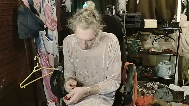 Ombeline1 online show from November 20, 2025, 5:52 am