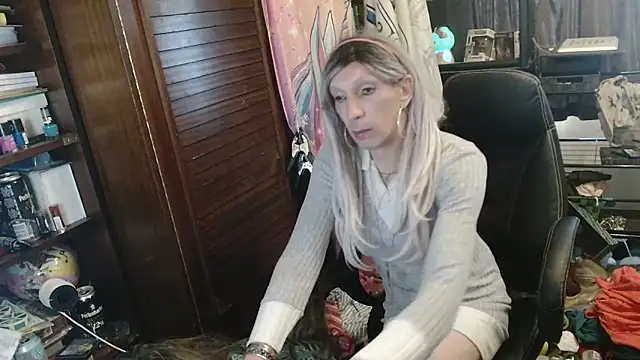 Ombeline1 online show from April 12, 2026, 2:09 pm