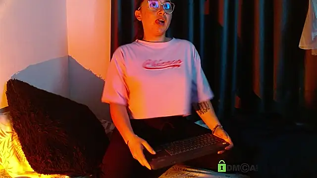 Snapshot of Hot_Candy_ chatting on September 18, 2025, 2:14 am Hot Candy online show from September 18, 2025, 2:14 am