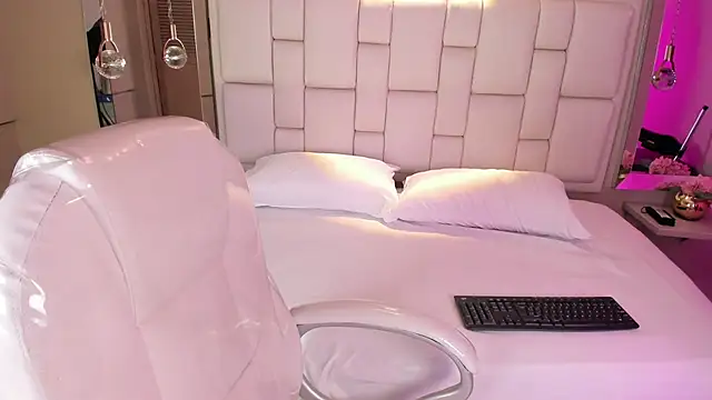 Snapshot of Biancax_ chatting on February 15, 2026, 4:13 am Biancax online show from February 15, 2026, 4:13 am