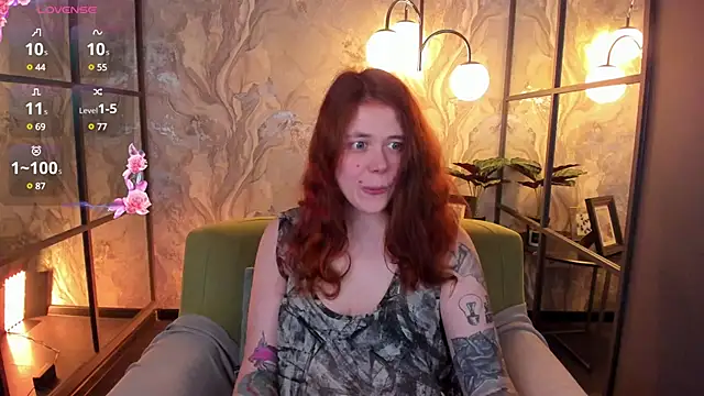 Snapshot of SophiePure chatting on March 16, 2025, 8:43 pm SophiePure online show from March 16, 2025, 8:43 pm