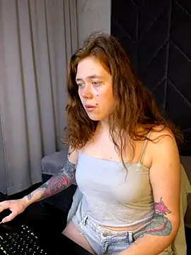 Snapshot of SophiePure chatting on October 29, 2025, 8:52 pm SophiePure online show from October 29, 2025, 8:52 pm