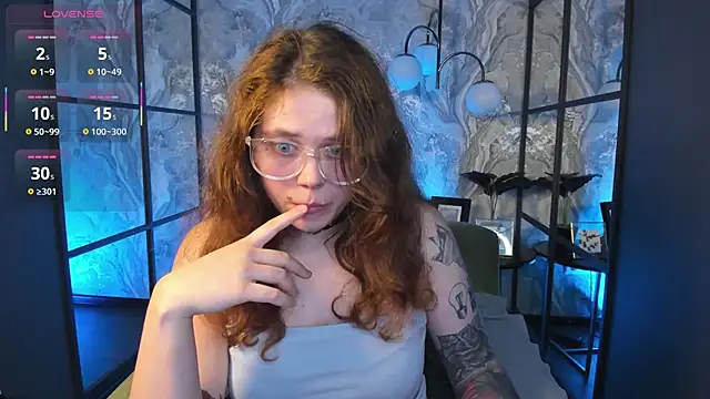 Snapshot of SophiePure chatting on October 2, 2025, 8:45 pm SophiePure online show from October 2, 2025, 8:45 pm