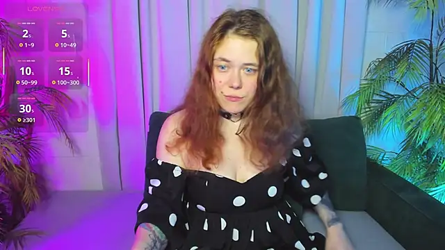 Snapshot of SophiePure chatting on October 3, 2025, 8:54 pm SophiePure online show from October 3, 2025, 8:54 pm