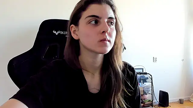 emmamurrr online show from October 7, 2025, 11:33 am