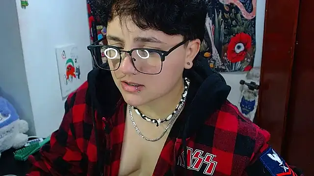Snapshot of isabeautyx19 chatting on May 9, 2026, 2:15 am isabeautyx19 online show from May 9, 2026, 2:15 am