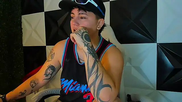 Snapshot of isabeautyx19 chatting on November 8, 2025, 10:35 pm isabeautyx19 online show from November 8, 2025, 10:35 pm