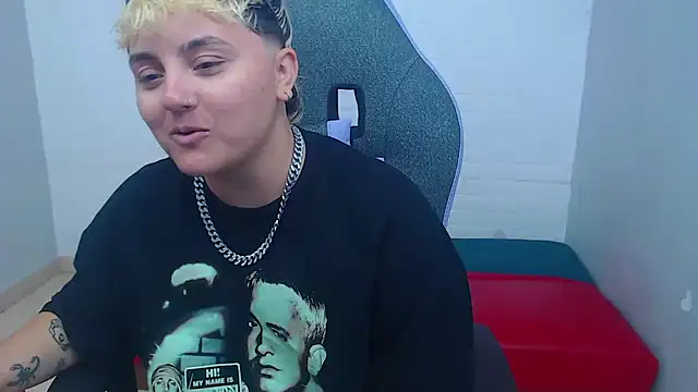 Snapshot of isabeautyx19 chatting on February 9, 2025, 3:43 am isabeautyx19 online show from February 9, 2025, 3:43 am