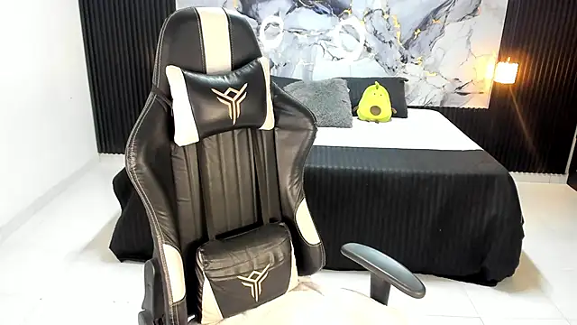 Ivy 16 online show from September 19, 2025, 11:58 am