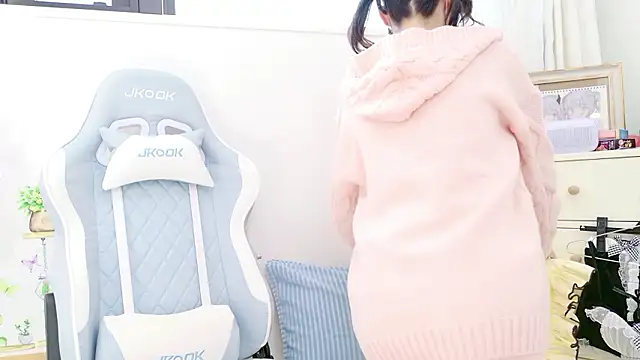 Snapshot of -minami- chatting on November 22, 2025, 3:05 am -minami- online show from November 22, 2025, 3:05 am