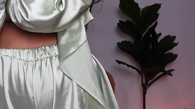 NinaCrystal1 online show from November 14, 2025, 8:51 am