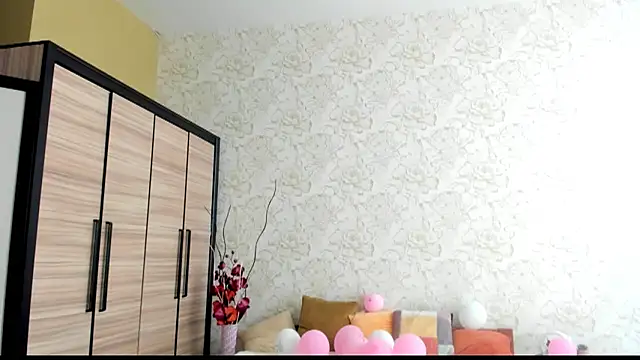 Snapshot of JulisSweet chatting on March 8, 2025, 10:32 am JulisSweet online show from March 8, 2025, 10:32 am