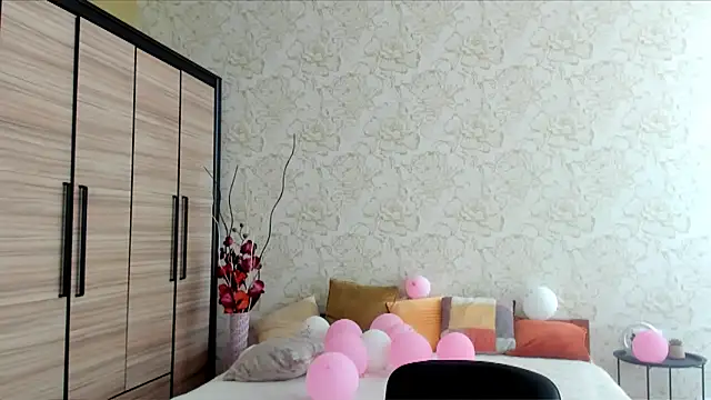 Snapshot of JulisSweet chatting on March 6, 2025, 11:14 am JulisSweet online show from March 6, 2025, 11:14 am