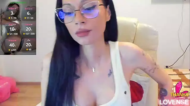 kissnicol32 online show from April 4, 2026, 4:46 pm