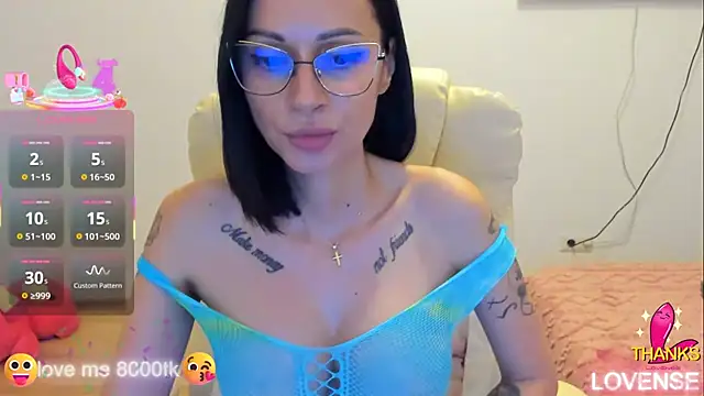 kissnicol32 online show from October 2, 2025, 5:05 pm