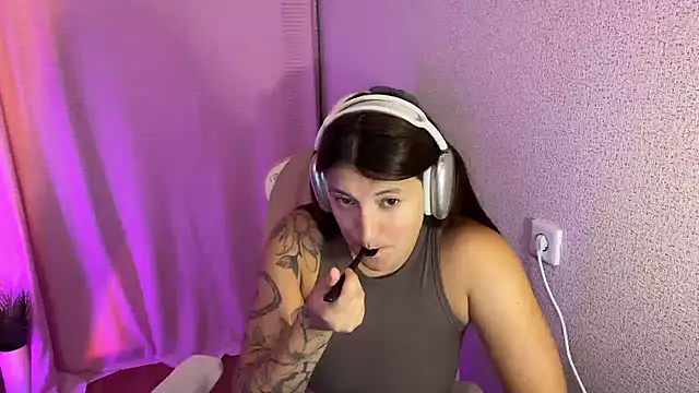 Snapshot of Katrin__kiss chatting on October 16, 2025, 1:52 pm Katrin kiss online show from October 16, 2025, 1:52 pm