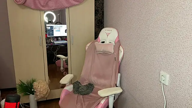 Snapshot of Katrin__kiss chatting on November 23, 2025, 9:14 pm Katrin kiss online show from November 23, 2025, 9:14 pm