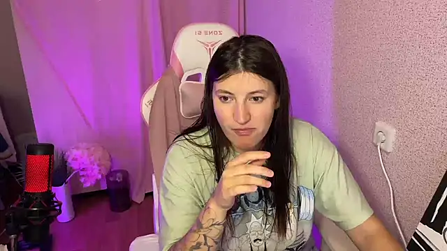 Snapshot of Katrin__kiss chatting on November 5, 2025, 6:33 pm Katrin kiss online show from November 5, 2025, 6:33 pm