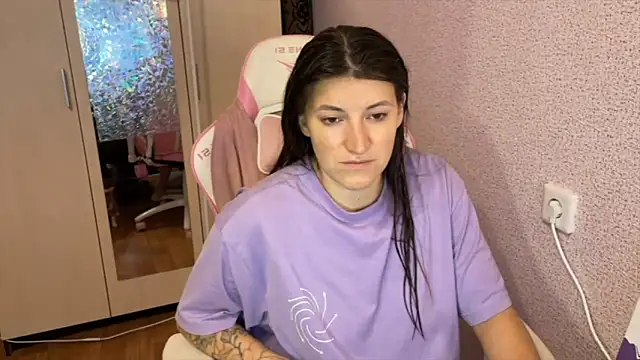 Katrin  kiss online show from April 19, 2026, 1:23 pm