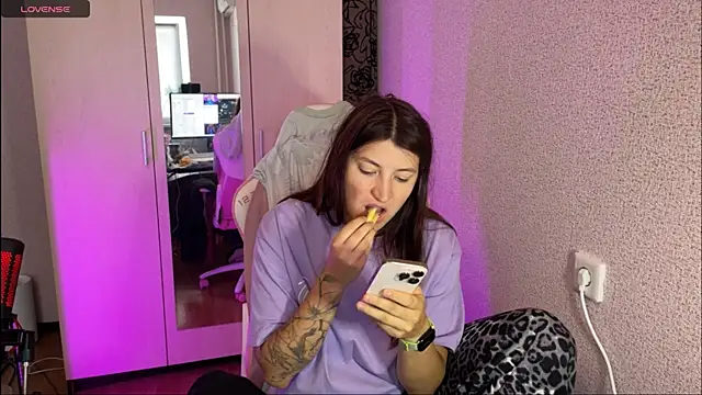 Snapshot of Katrin__kiss chatting on September 14, 2025, 1:00 pm Katrin kiss online show from September 14, 2025, 1:00 pm