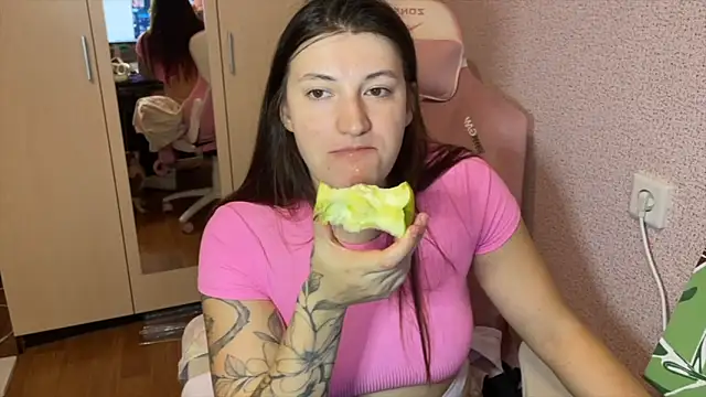 Katrin  kiss online show from February 16, 2026, 3:43 pm